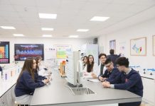 EUROSTAT: Shqipëria, e 4-a për përqindjen e lartë të vajzave që diplomohen në shkenca