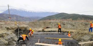 Po ecën me ritme të shpejta puna për ndërtimin e Urës së Bilçës në Berat