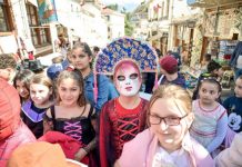 FOTO/ Fundjava festive në Gjirokastër, nga punimet artizanale te parada e Karnavaleve