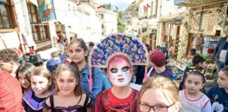 FOTO/ Fundjava festive në Gjirokastër, nga punimet artizanale te parada e Karnavaleve