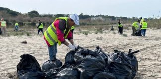 Vijon pastrimi i bregdetit të Durrësit, përgatitje për një sezon turistik më të mbarë dhe më të pastër