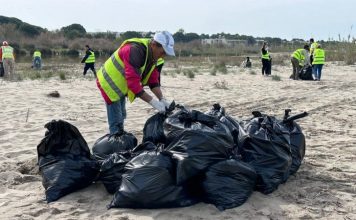 Vijon pastrimi i bregdetit të Durrësit, përgatitje për një sezon turistik më të mbarë dhe më të pastër