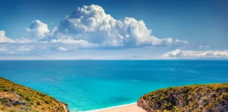 “Le Figaro”: Shqipëria – plazhet më të bukura të verës, nga Dhërmiu në Gjirin e Gramës