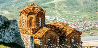 “CN Traveller”: Tirana dhe Berati mes qyteteve më të lira evropiane për të kaluar pushimet