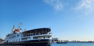 Kroçera “Monet” me turistë britanikë viziton sërish Durrësin