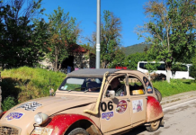 Turistë francezë me makina të viteve ’60 në Voskopojë