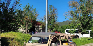 Turistë francezë me makina të viteve ’60 në Voskopojë