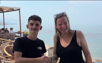 Ardis Plisi kthen canten me para.