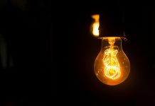 Çmimi i energjisë ulet nga 1 shkurti. Vendimi do të prekë vetëm familjarët. Nis shqyrtimi nga Enti Rregullator