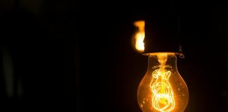 Çmimi i energjisë ulet nga 1 shkurti. Vendimi do të prekë vetëm familjarët. Nis shqyrtimi nga Enti Rregullator