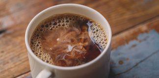 A e Largon Kafeja Dhimbjen e Kokës?